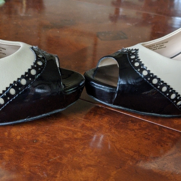 Hard to find Franco Sarto peep toe wingtip heels - Picture 8 of 10